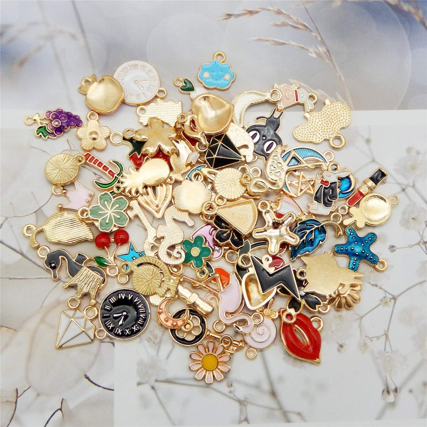 JJG Lot de 60 pendentifs en émail plaqué or assortis en forme de lune, d'étoile, d'animaux, de fruits, de fleurs, pour boucles d'oreilles, fabrication de bijoux, colliers, bracelets 