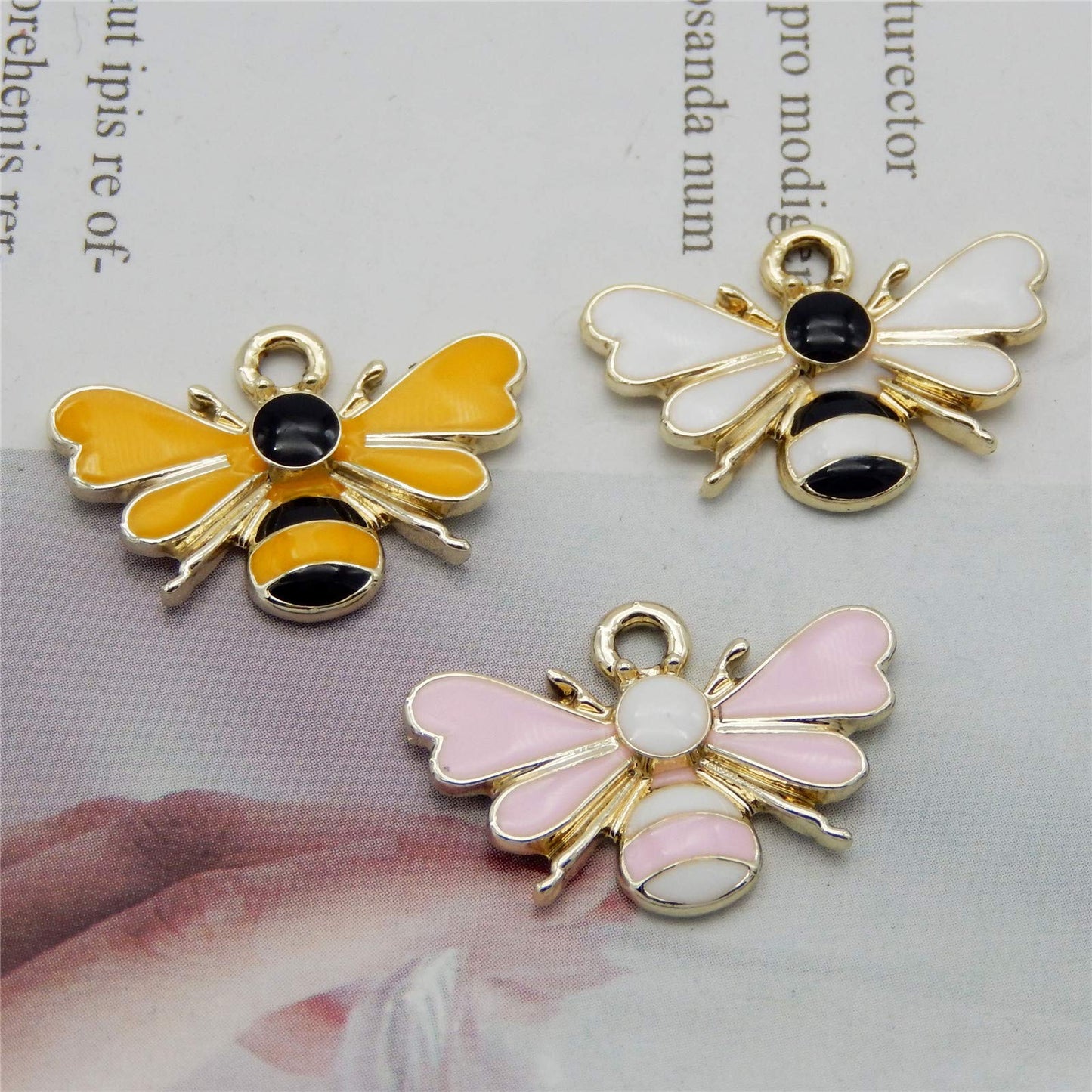 30pcs Mixed Colors Cute Bees Charms Enamel Gold Plated Honeybee Pendant for DIY Jewelry Making Necklace Bracelet Earring Jewelry Accessories