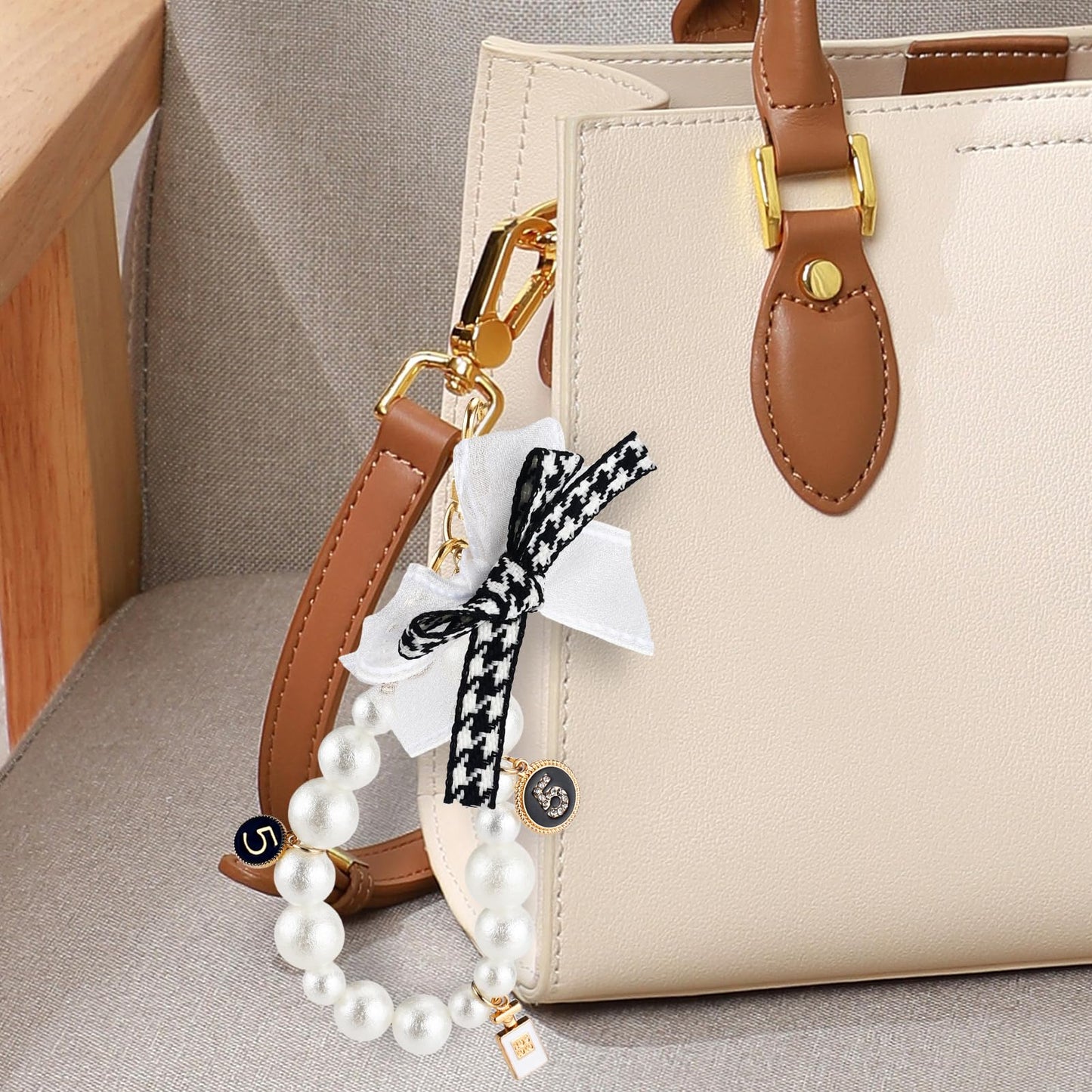 2Pcs Bag Extender Chain Metal Pearl Double Purse Strap Extenders for Handbags Crossbody Bag Gold Purse Extender Chain Purse Strap Replacement Black White Purse Accessories Bag Charms Mobile Phone Case