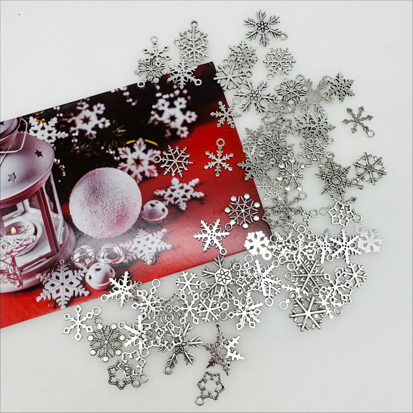 100g (About 120-140pcs) Snowflake Charms Christmas Snowflake Charms Antique Silver Gold Necklace Earring Bracelet Pendants for DIY Jewelry Making and Crafting